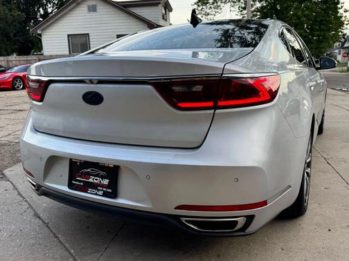 2017 Kia Cadenza Technology