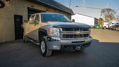 Beige 2008 Chevrolet Silverado 2500 LTZ H/D Crew Cab