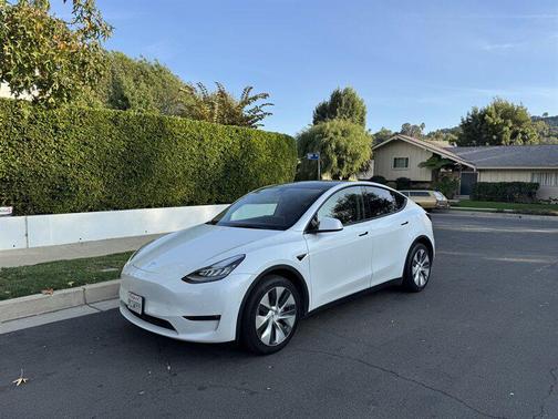 2022 Tesla Model Y Long Range Dual Motor All-Wheel Drive