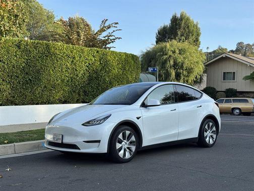 2022 Tesla Model Y Long Range Dual Motor All-Wheel Drive