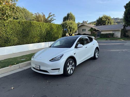 2022 Tesla Model Y Long Range Dual Motor All-Wheel Drive