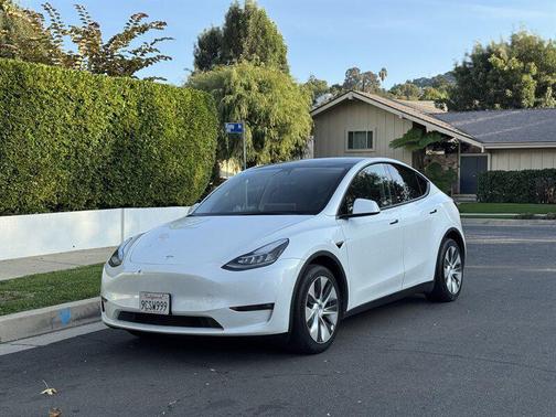 2022 Tesla Model Y Long Range Dual Motor All-Wheel Drive