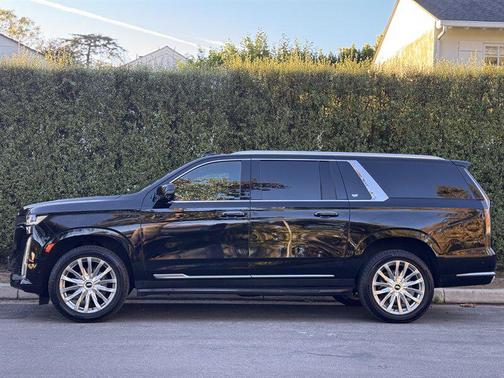 2022 Cadillac Escalade ESV Premium Luxury