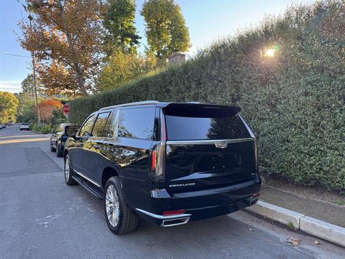 2022 Cadillac Escalade ESV Premium Luxury