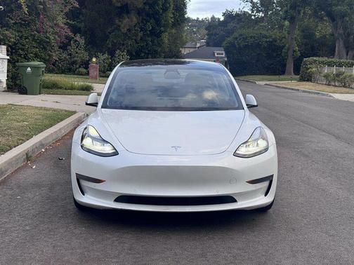Pearl White Multi-Coat 2022 Tesla Model 3 Standard Range