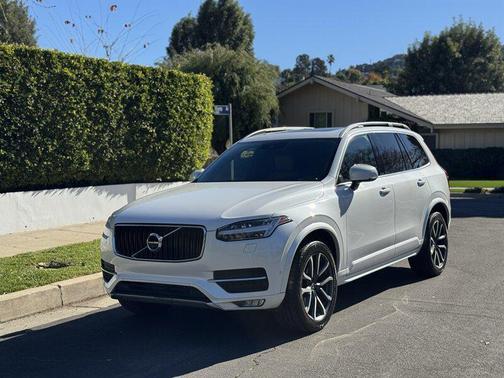2019 Volvo XC90 T6 Momentum