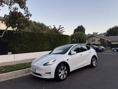 2022 Tesla Model Y Long Range Dual Motor All-Wheel Drive