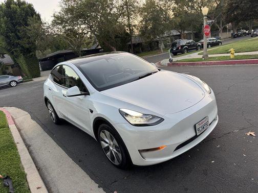 2022 Tesla Model Y Long Range Dual Motor All-Wheel Drive