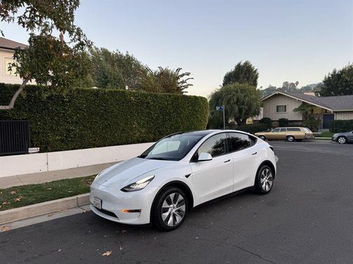 2022 Tesla Model Y Long Range Dual Motor All-Wheel Drive