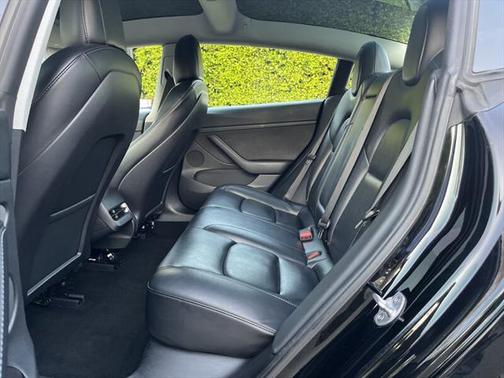 2022 Tesla Model 3 Standard Range