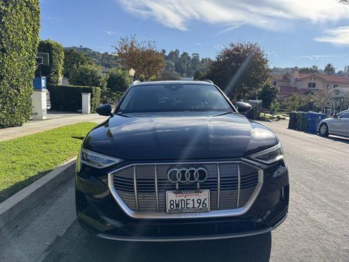 2019 Audi e-tron Premium Plus