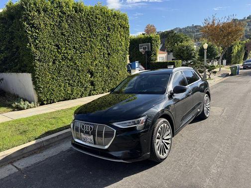 2019 Audi e-tron Premium Plus