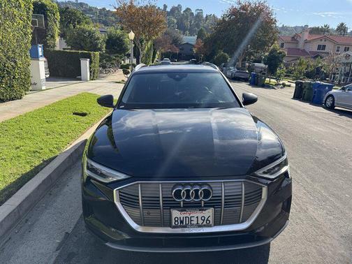 2019 Audi e-tron Premium Plus