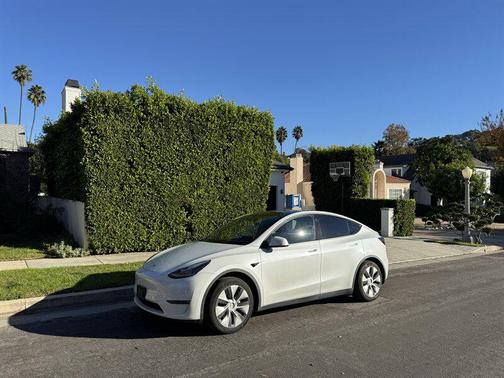 2022 Tesla Model Y Long Range Dual Motor All-Wheel Drive