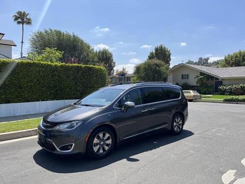 2018 Chrysler Pacifica Hybrid Limited