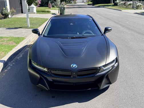 Sophisto Gray Metallic w/Frozen Gray Accent 2019 BMW i8