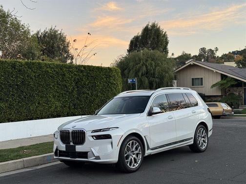 2025 BMW X7 xDrive40i