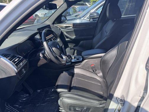 Mineral White Metallic 2024 BMW X3 xDrive30i