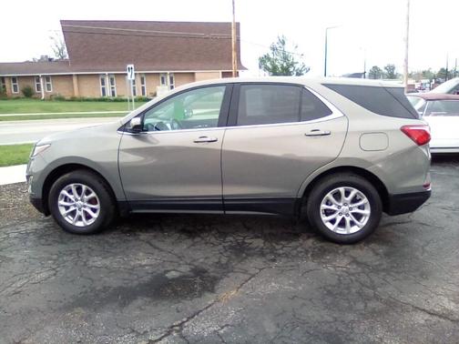 Photo 4 of 9 of 2018 Chevrolet Equinox 1LT