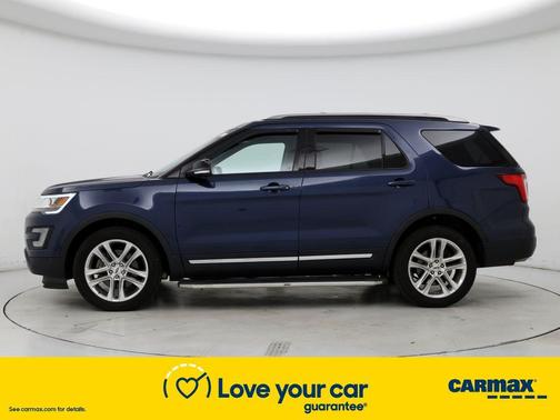 Photo 3 of 29 of 2017 Ford Explorer XLT