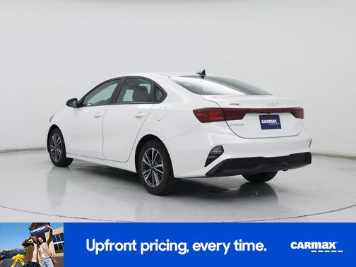 White 2024 Kia Forte LXS