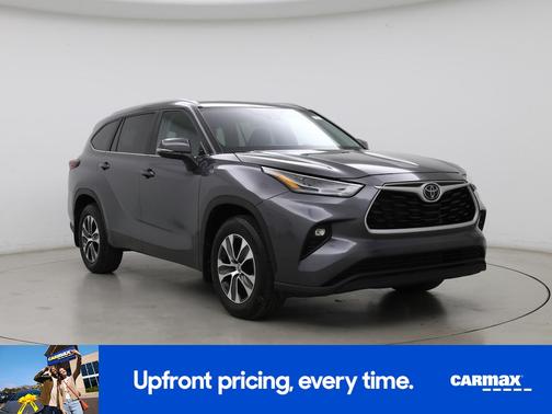 Gray 2025 Toyota Highlander XLE