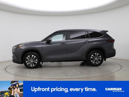 Gray 2025 Toyota Highlander XLE