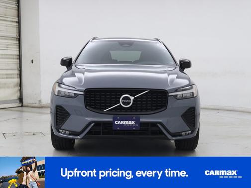 2023 Volvo XC60 B5 Ultimate Dark Theme