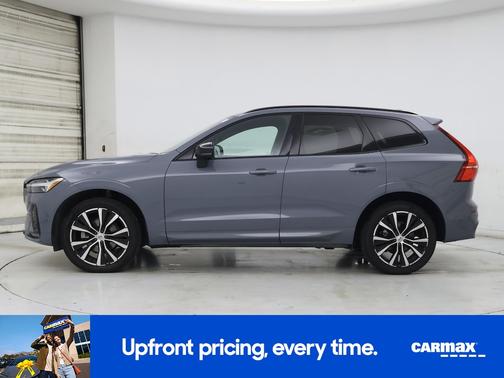 2023 Volvo XC60 B5 Ultimate Dark Theme