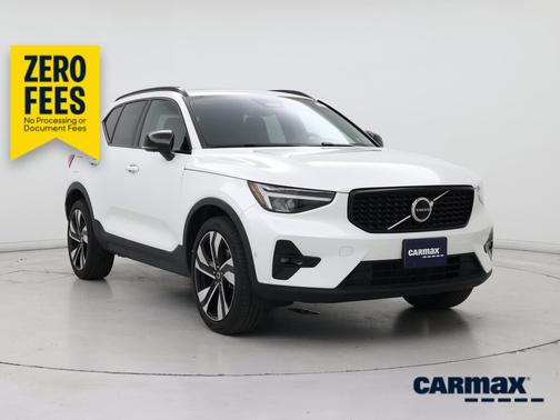 White 2023 Volvo XC40 B5 Plus Dark Theme