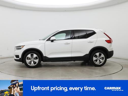 2020 Volvo XC40 T5 Momentum
