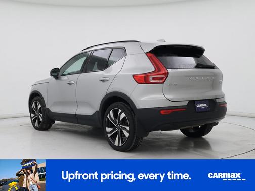 2023 Volvo XC40 B5 Ultimate Dark Theme