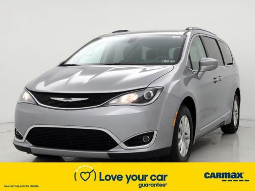 Photo 4 of 27 of 2019 Chrysler Pacifica Touring-L