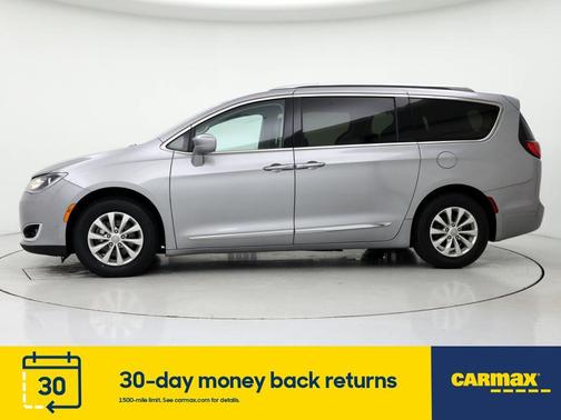 Photo 3 of 27 of 2019 Chrysler Pacifica Touring-L