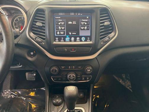 Brilliant Black Crystal Pearlcoat 2016 Jeep Cherokee Overland