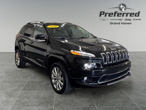 Brilliant Black Crystal Pearlcoat 2016 Jeep Cherokee Overland