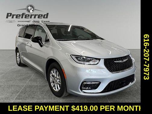 Silver Mist Clearcoat 2026 Chrysler Pacifica Select