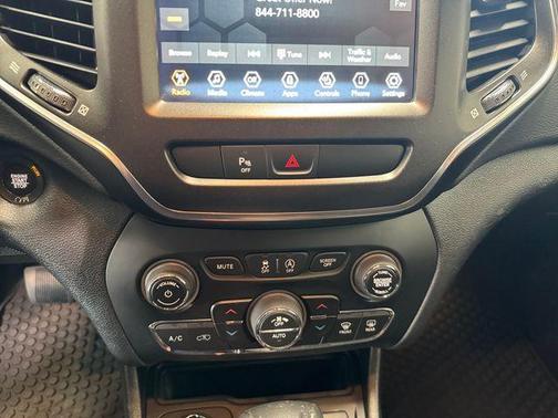 Velvet Red Pearlcoat 2020 Jeep Cherokee Trailhawk
