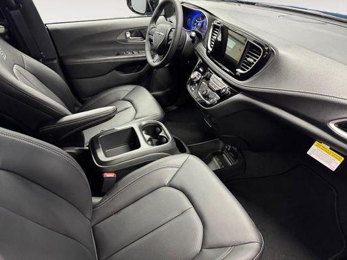 Hydro Blue Pearlcoat 2026 Chrysler Pacifica Select
