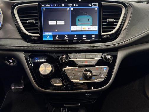 Hydro Blue Pearlcoat 2026 Chrysler Pacifica Select
