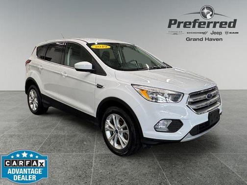 Oxford White 2019 Ford Escape SE