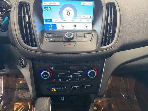 Oxford White 2019 Ford Escape SE