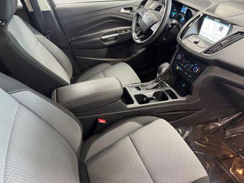Oxford White 2019 Ford Escape SE