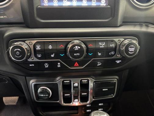 Granite Crystal Clearcoat Metallic 2018 Jeep Wrangler Unlimited Sahara
