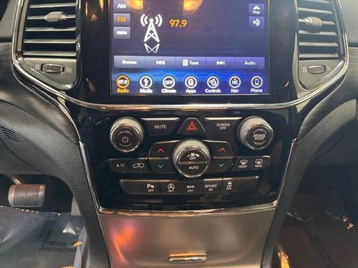 Bright White Clearcoat 2019 Jeep Grand Cherokee Laredo E