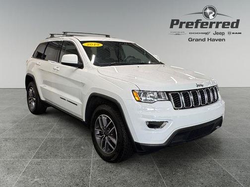 Bright White Clearcoat 2019 Jeep Grand Cherokee Laredo E
