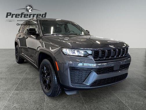 Metallic 2026 Jeep Grand Cherokee Laredo