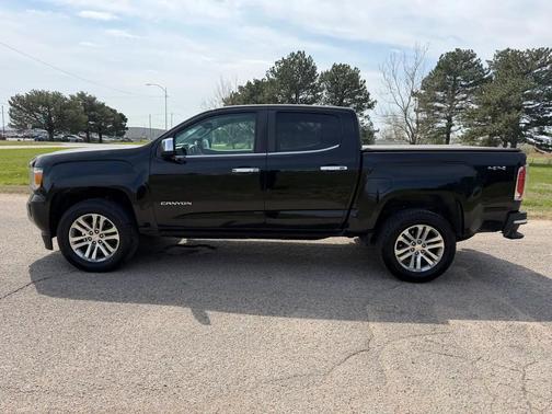 Onyx Black 2017 GMC Canyon SLT