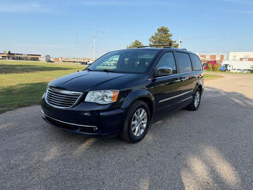 2016 Chrysler Town & Country Limited Platinum
