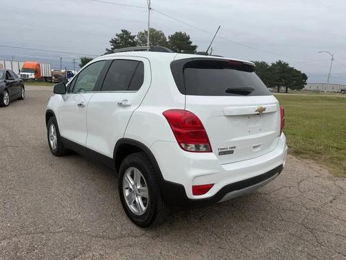 Summit White 2018 Chevrolet Trax LT